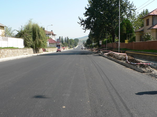 6 Asfaltare str Armatei19.jpg